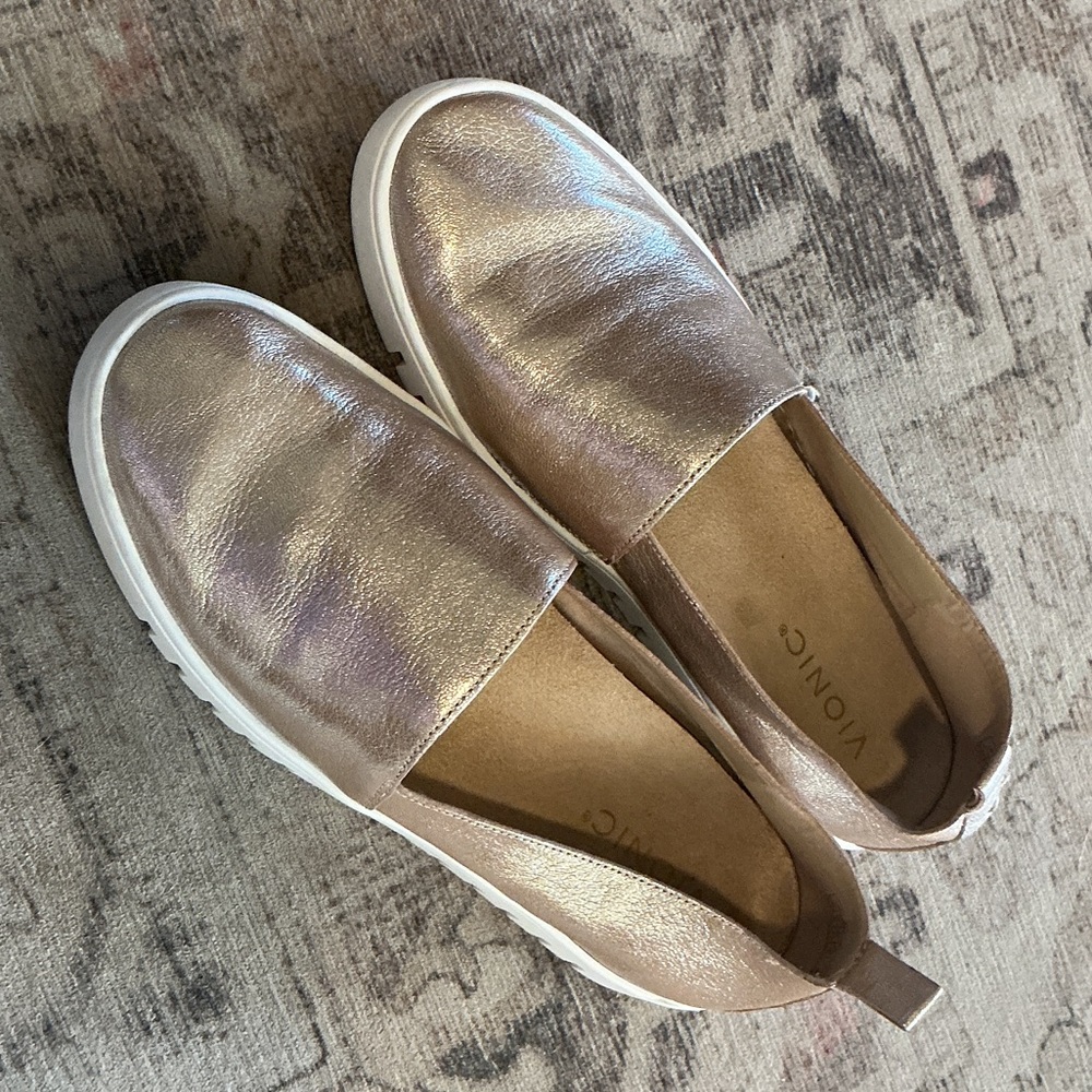 Vionic Women's Champagne Slip-On Sneakers 8.5W